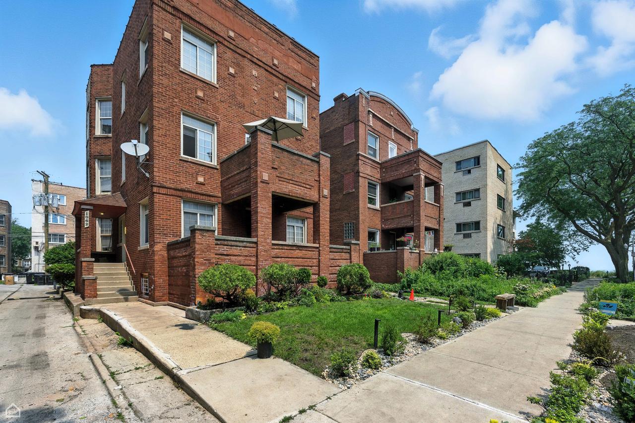 1062 W Columbia Ave., Chicago, IL 60626
