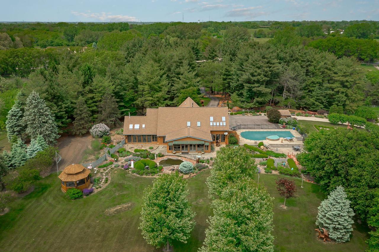 29295 N Callahan Rd., Wauconda, IL 60084