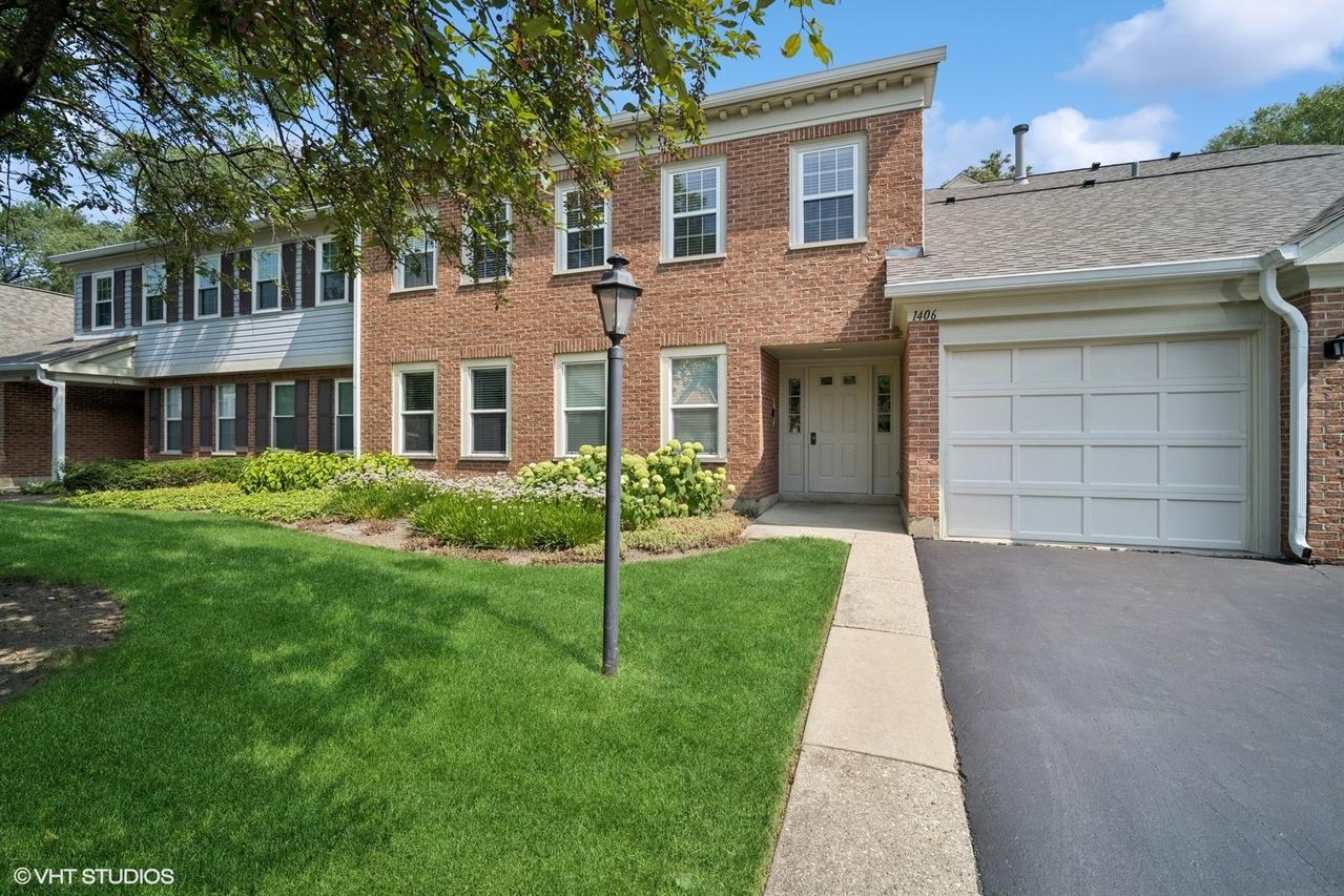 1406 Shore Ct. #D2, Wheeling, IL 60090