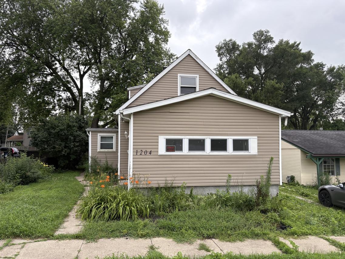 1204 W Macarthur Ave., Bloomington, IL 61701