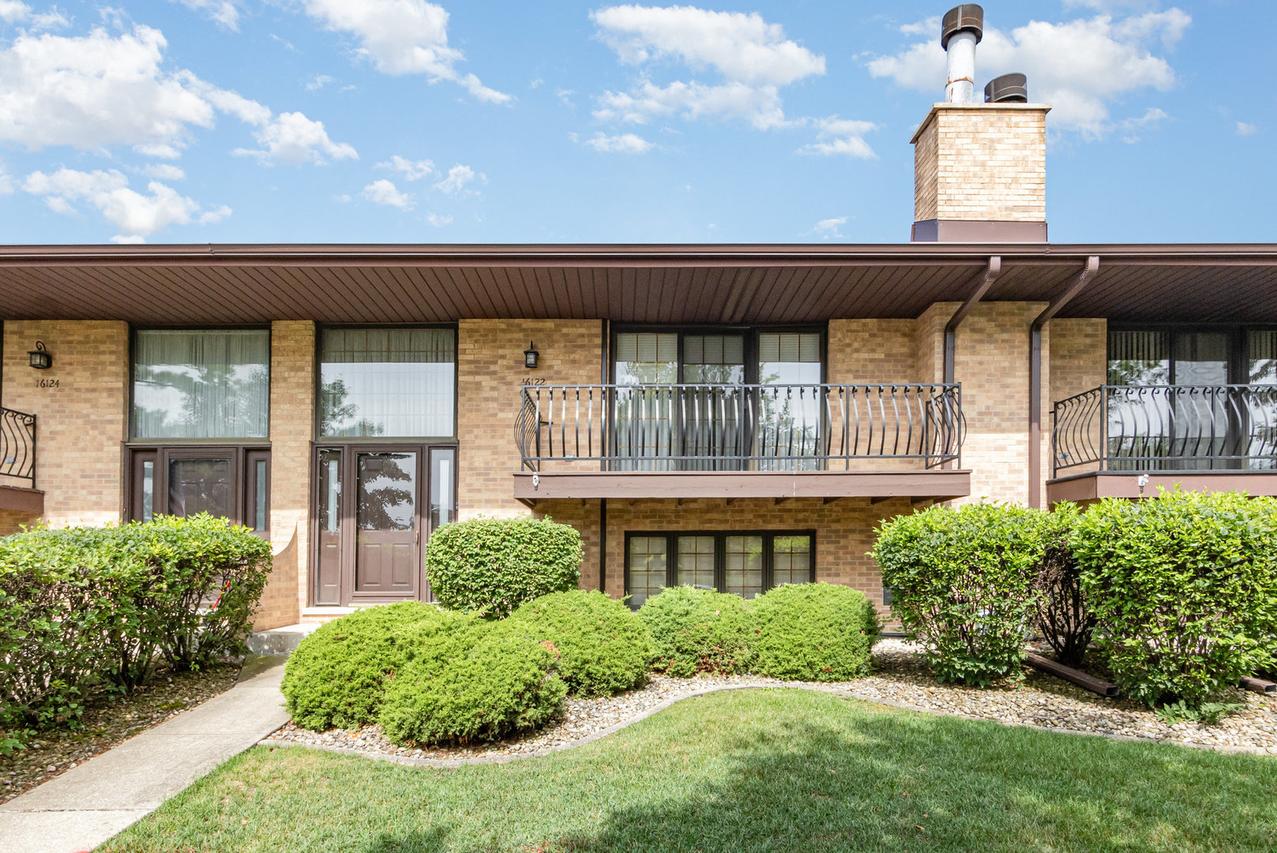 16122 Pine Dr., Tinley Park, IL 60477