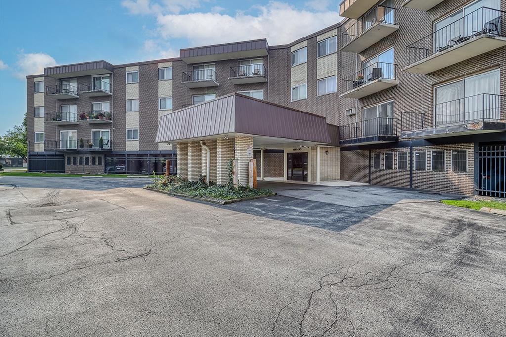 9840 S Pulaski Rd. #305, Oak Lawn, IL 60453
