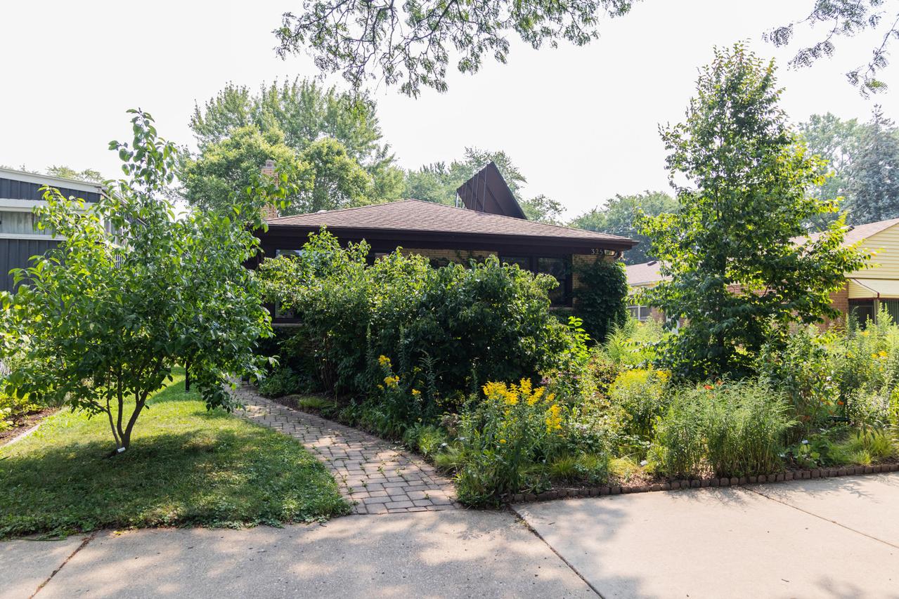 325 Dodge Ave., Evanston, IL 60202