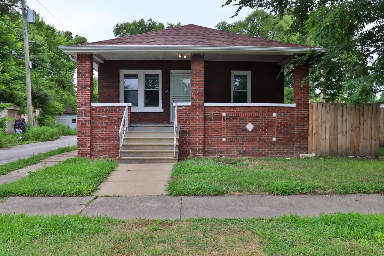 15032 Marshfield Ave., Harvey, IL 60426