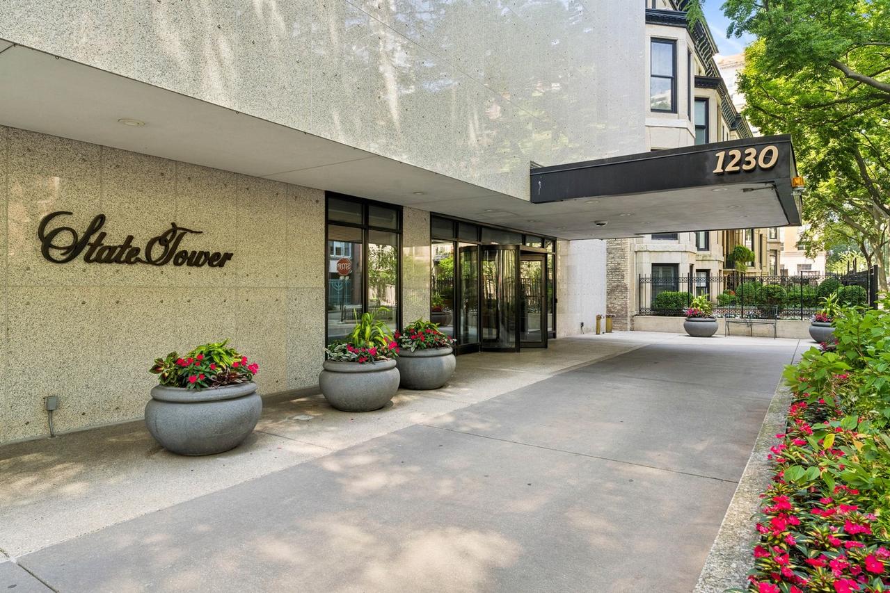 1230 N State Pkwy. #27A, Chicago, IL 60610