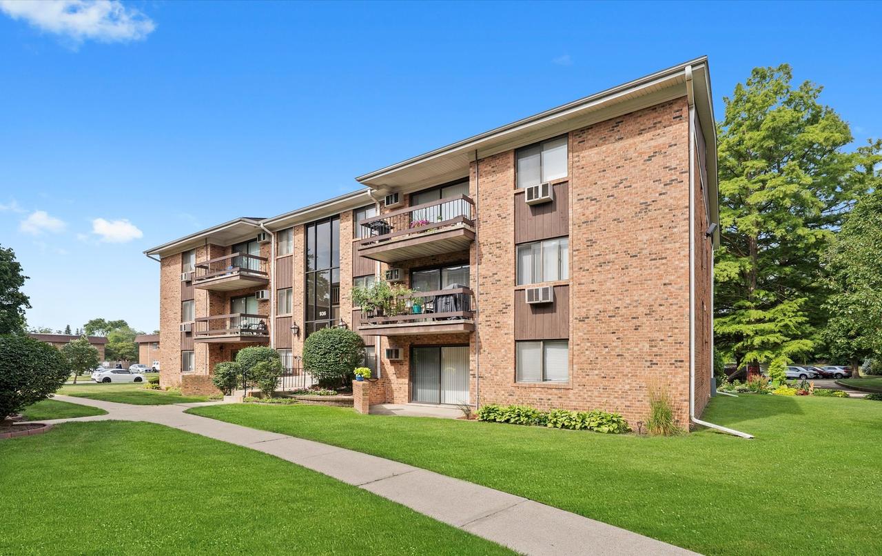 936 Olive Rd. #2C, Homewood, IL 60430