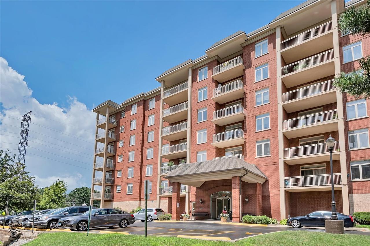 8440 Callie Ave. #207, Morton Grove, IL 60053