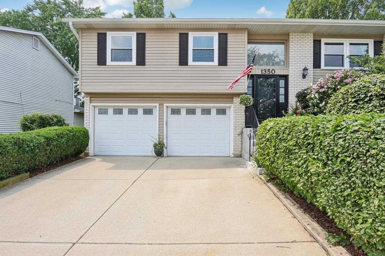 1350 Rock Cove Ct., Hoffman Estates, IL 60192