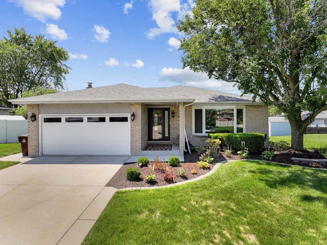 20526 S Grand Prairie Ln., Frankfort, IL 60423
