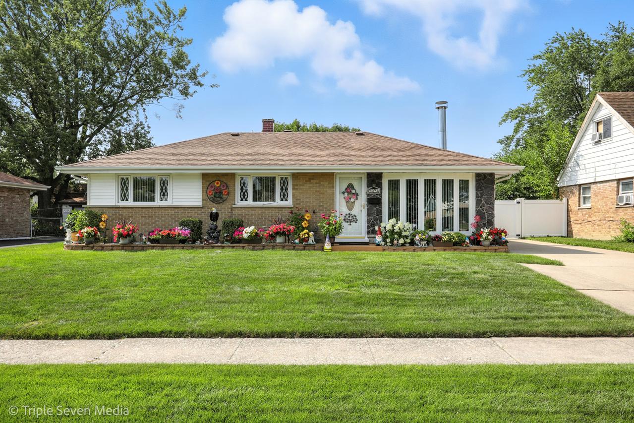 7013 Saratoga Dr., Bridgeview, IL 60455