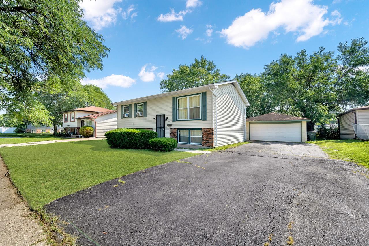 17303 Appletree Dr., Hazel Crest, IL 60429