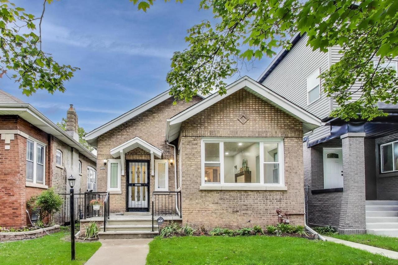 7707 S Ridgeland Ave., Chicago, IL 60649