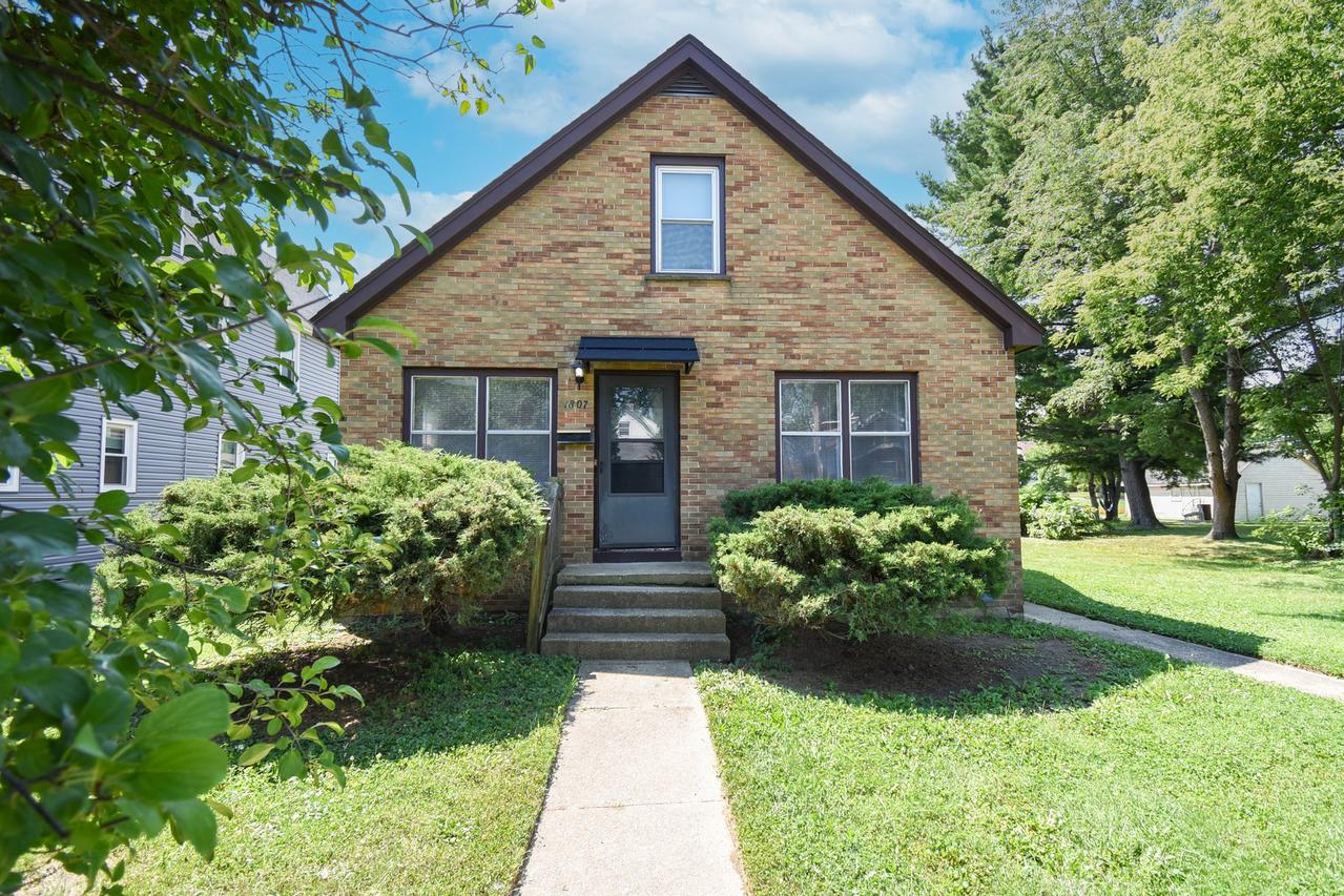 1807 16th St., North Chicago, IL 60064