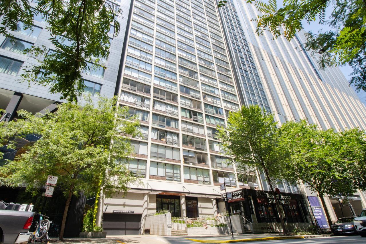 230 E Ontario St. #1602, Chicago, IL 60611