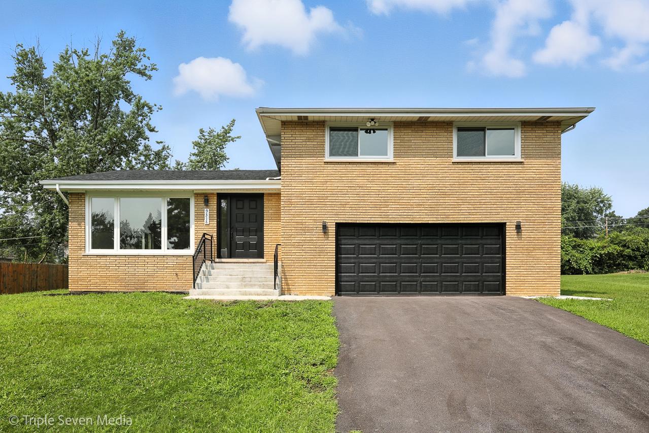 9318 S 87th Ave., Hickory Hills, IL 60457