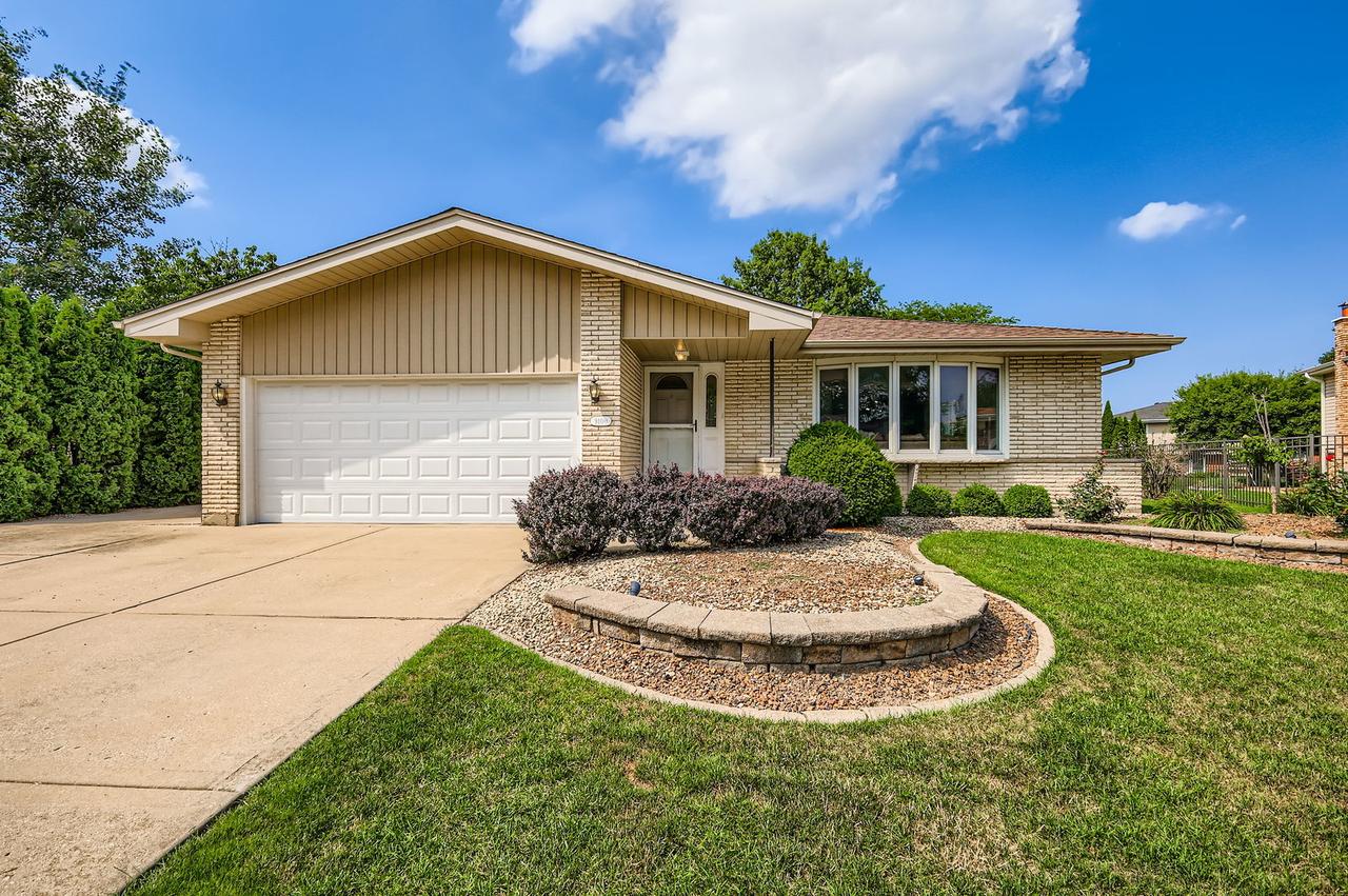 9100 Oakwood Dr., Tinley Park, IL 60487