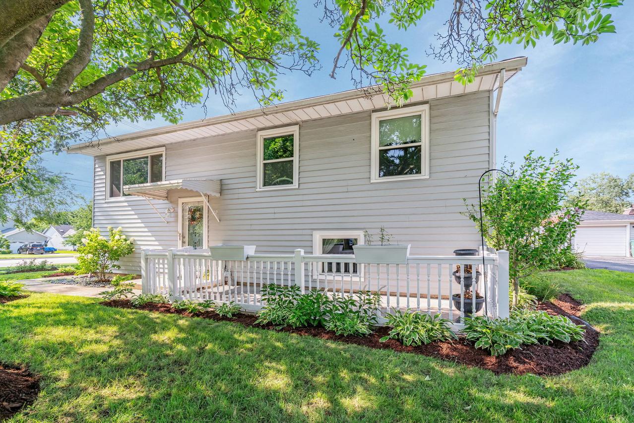 1102 Basin Dr., Lockport, IL 60441