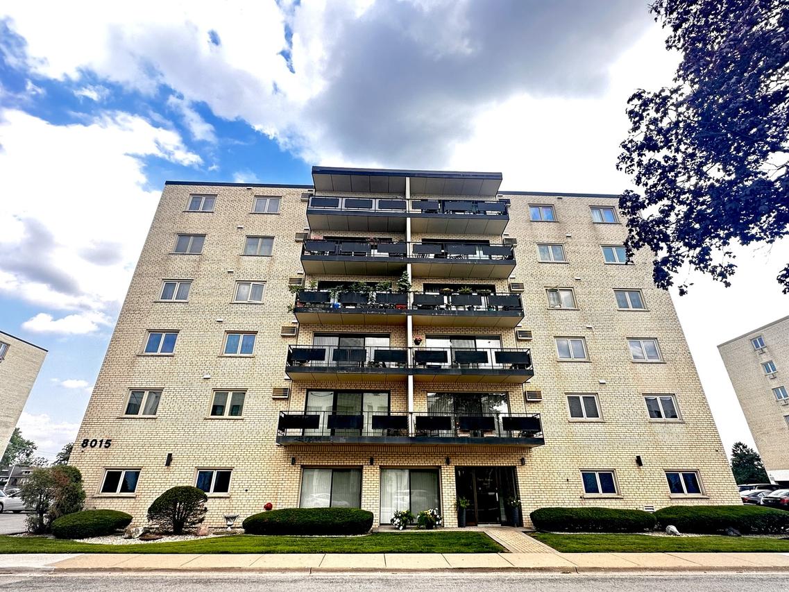8015 O'connor Dr. #4B, River Grove, IL 60171