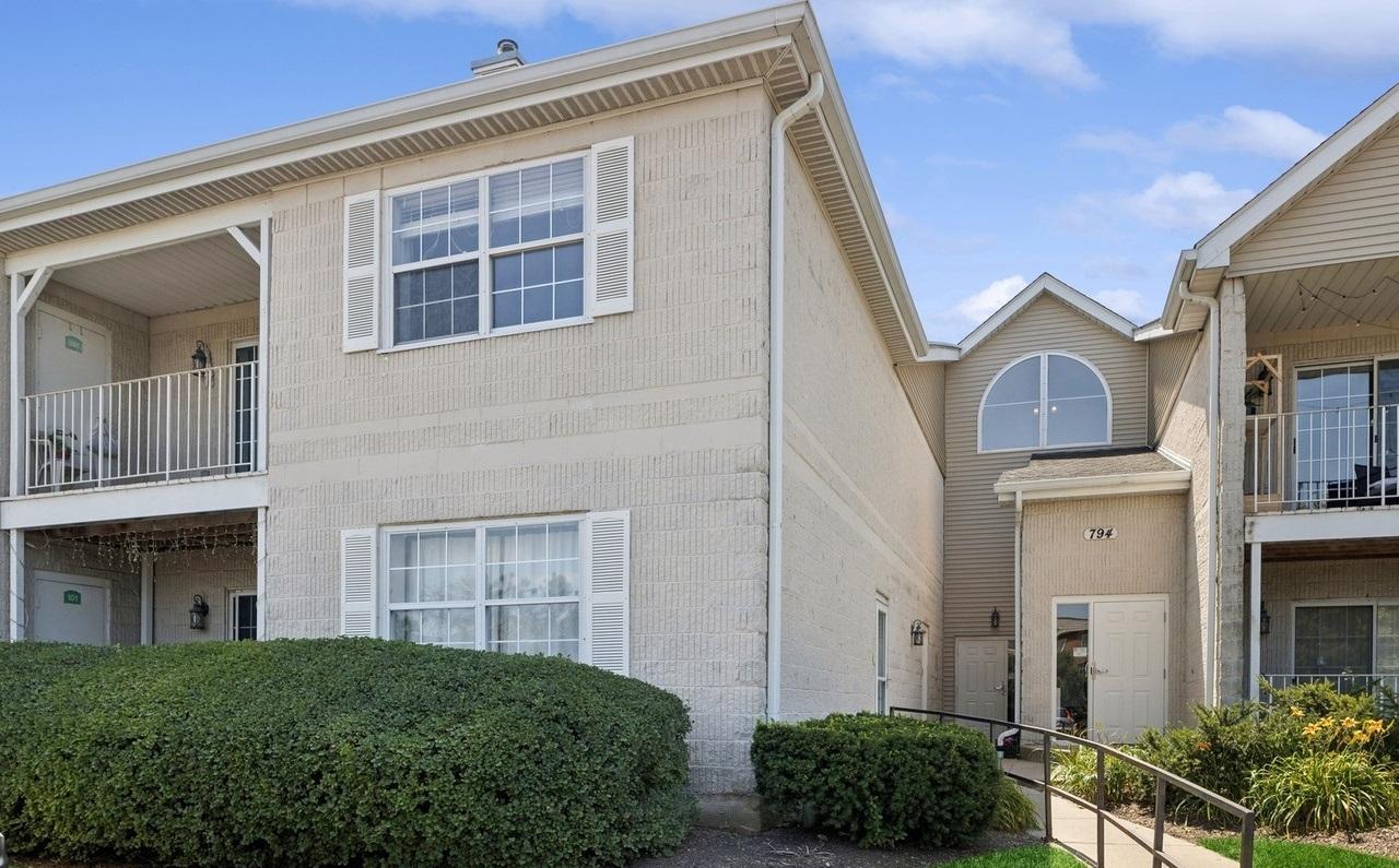 794 N Gary Ave. #104, Carol Stream, IL 60188
