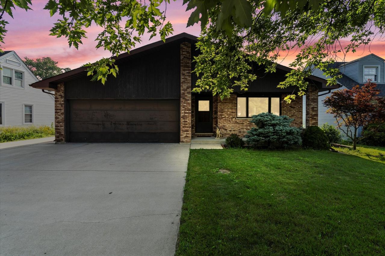 1327 Degener Ave., Elmhurst, IL 60126