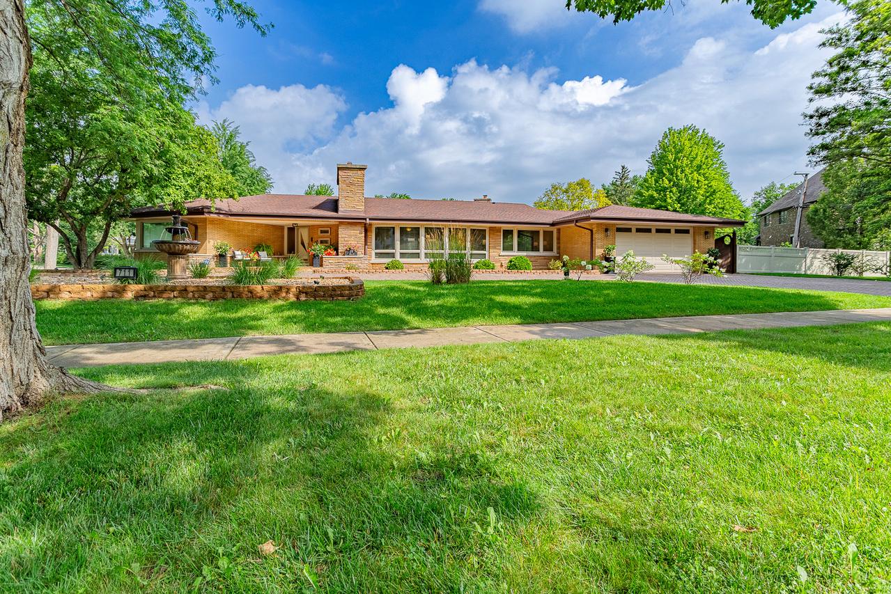 711 E Greenview Rd., Itasca, IL 60143