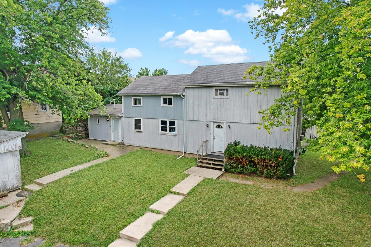 906 E Illinois St., Lemont, IL 60439