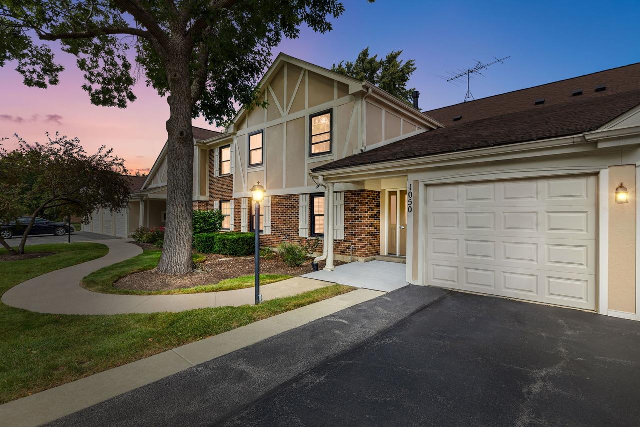 1050 Southbury Ln. #C2, Wheeling, IL 60090