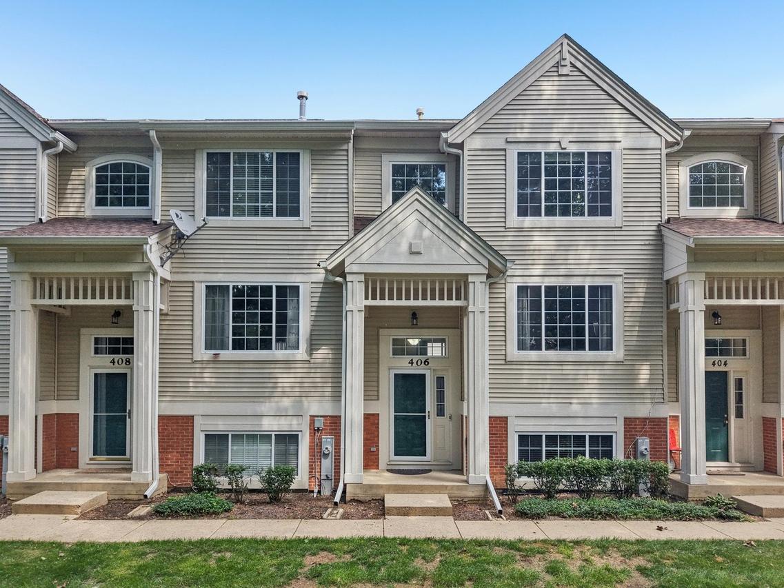 406 Cary Woods Cir., Cary, IL 60013