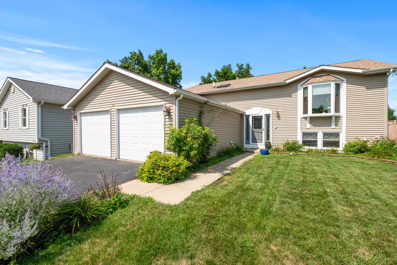 36 Evergreen Dr., Streamwood, IL 60107