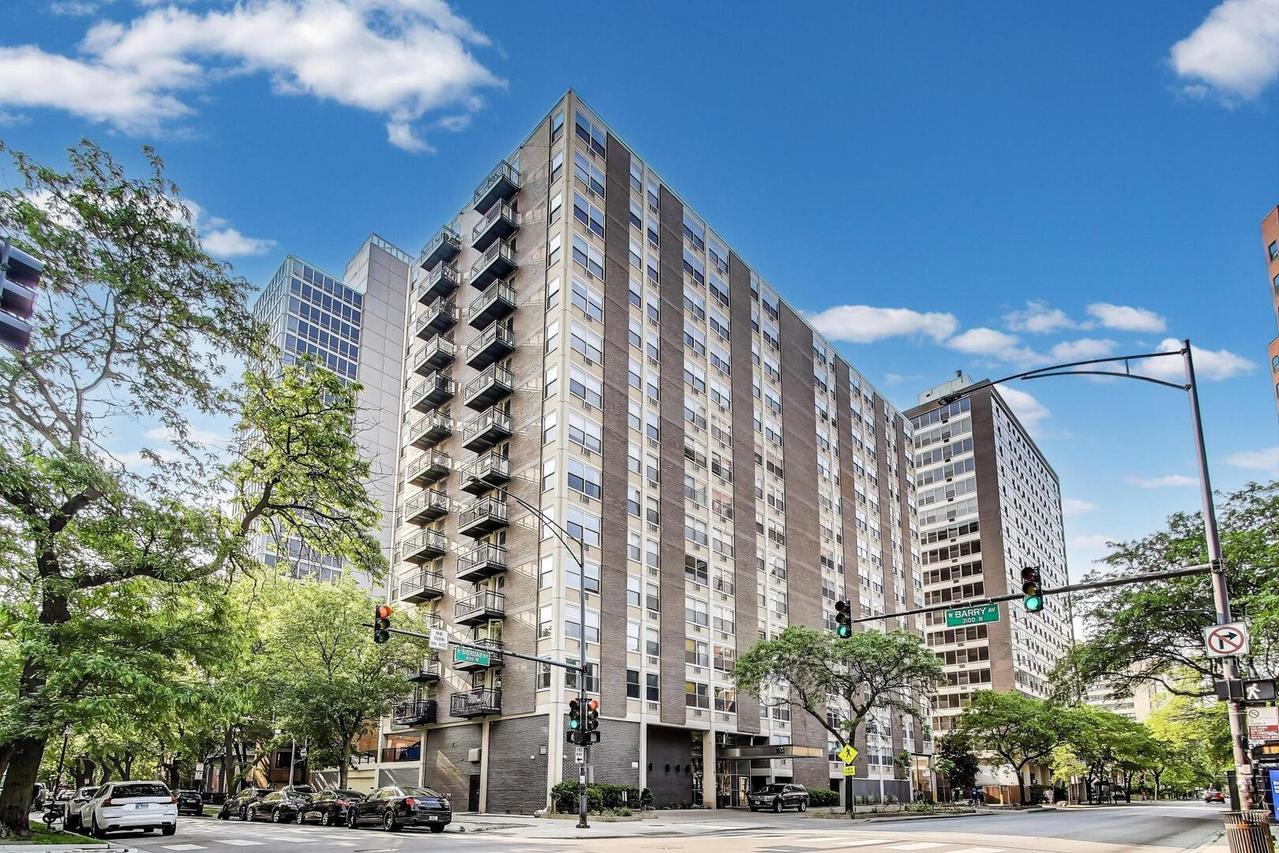 3033 N Sheridan Rd. #310, Chicago, IL 60657