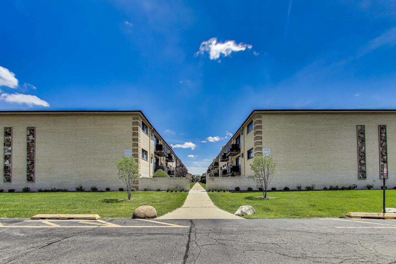 5113 N East River Rd. #1M, Chicago, IL 60656