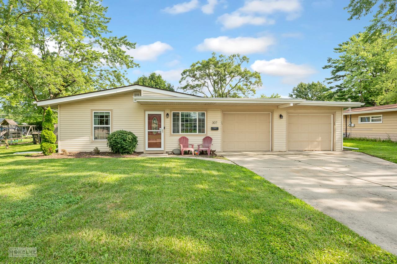 307 John St., North Aurora, IL 60542