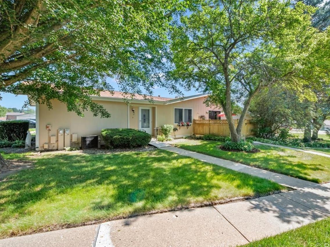 4716 W Oakwood Dr. #2, Mchenry, IL 60050