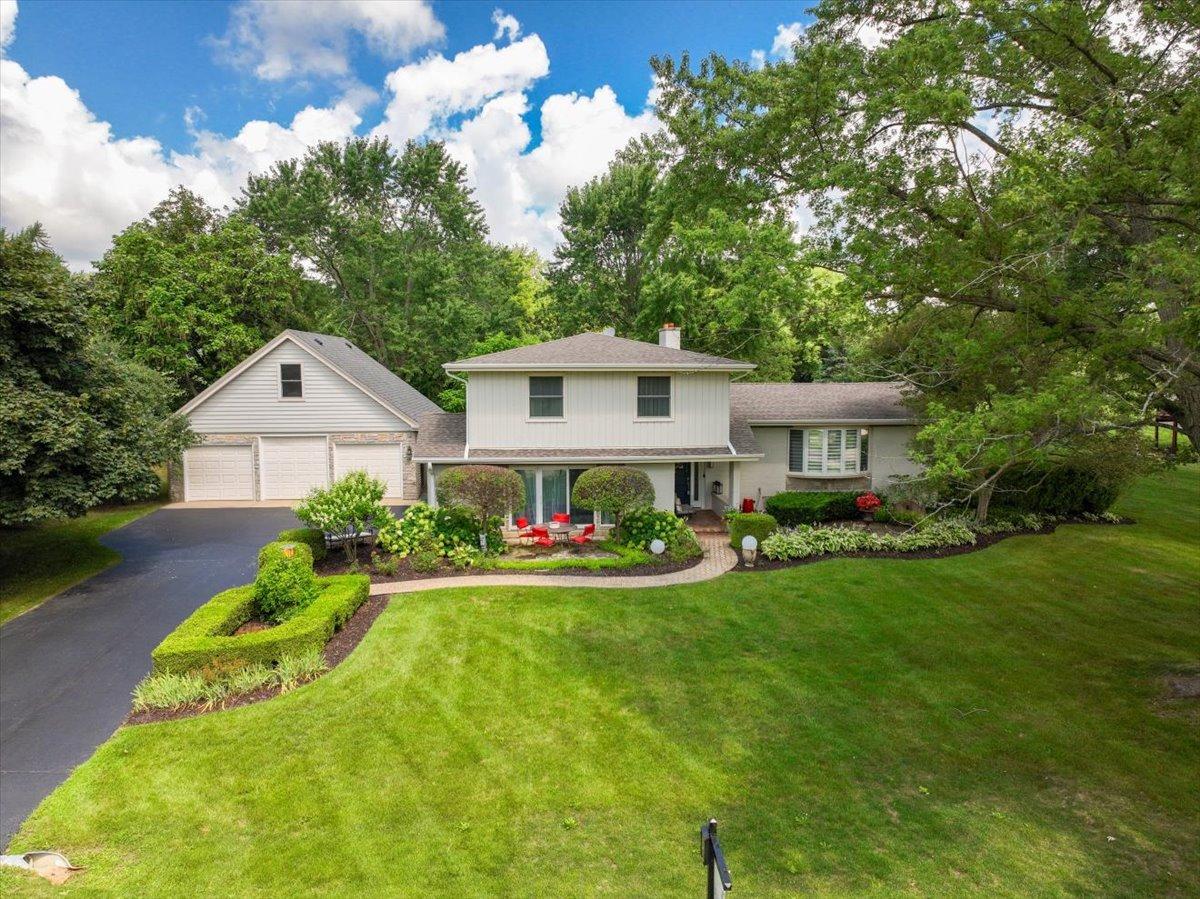 25482 W Lake Shore Dr., Barrington, IL 60010