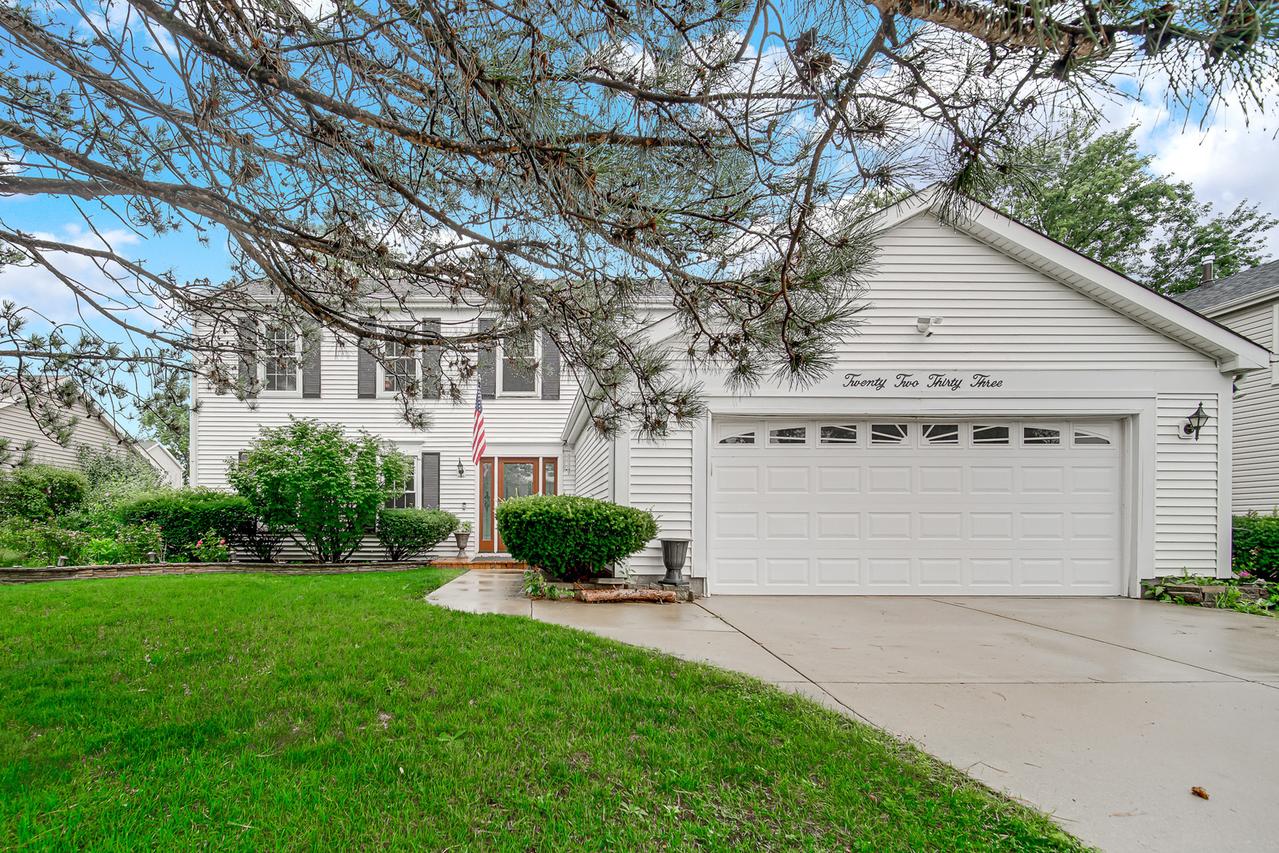 2233 Appleby Dr., Wheaton, IL 60189