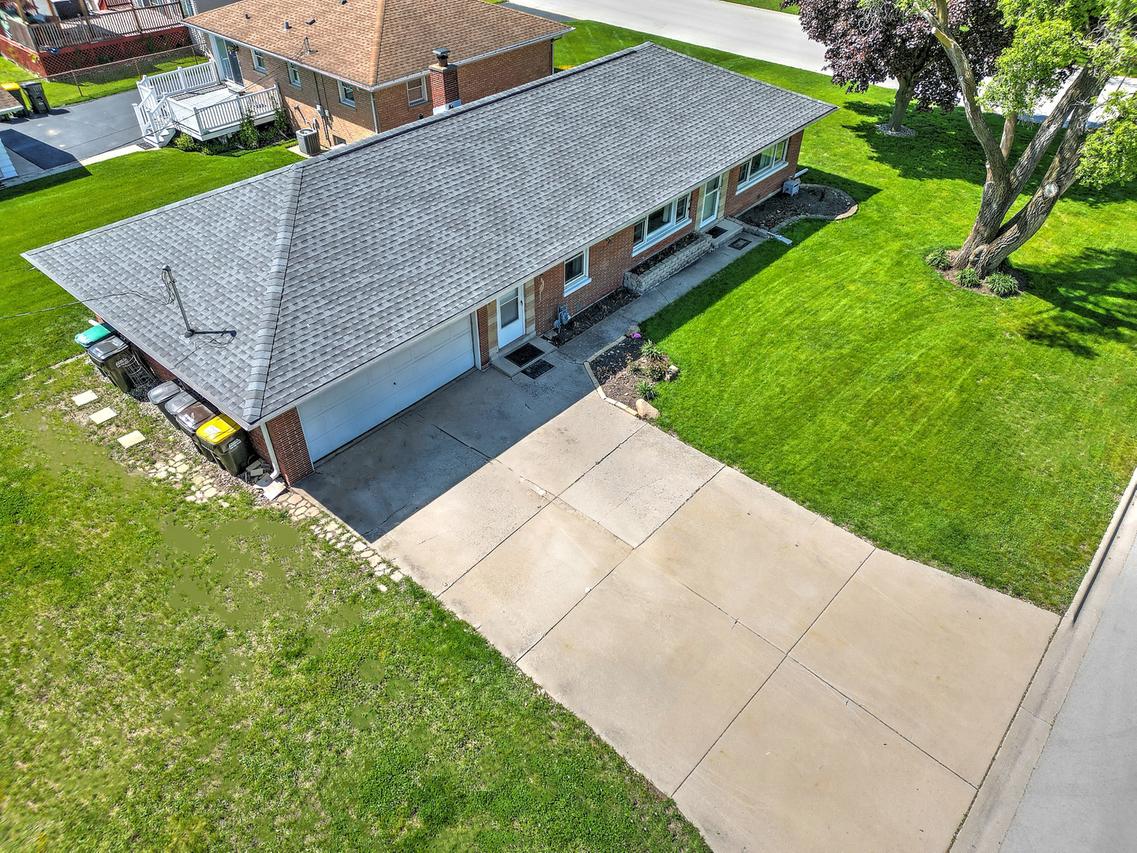 9702 Oak Park Ave., Chicago Ridge, IL 60415