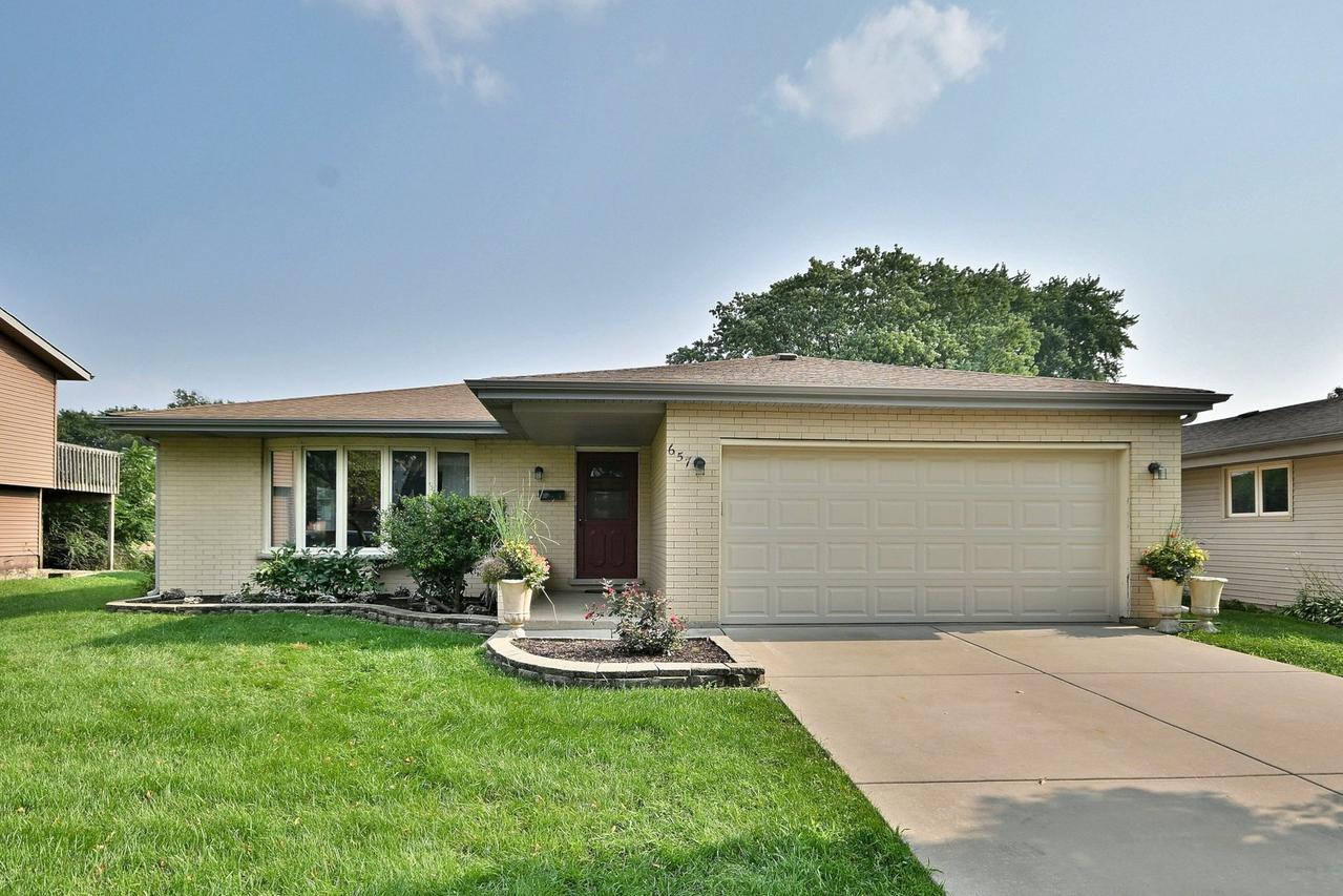 657 Sable Dr., Addison, IL 60101
