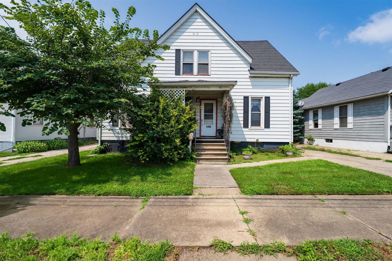 1405 W Mulberry St., Bloomington, IL 61701