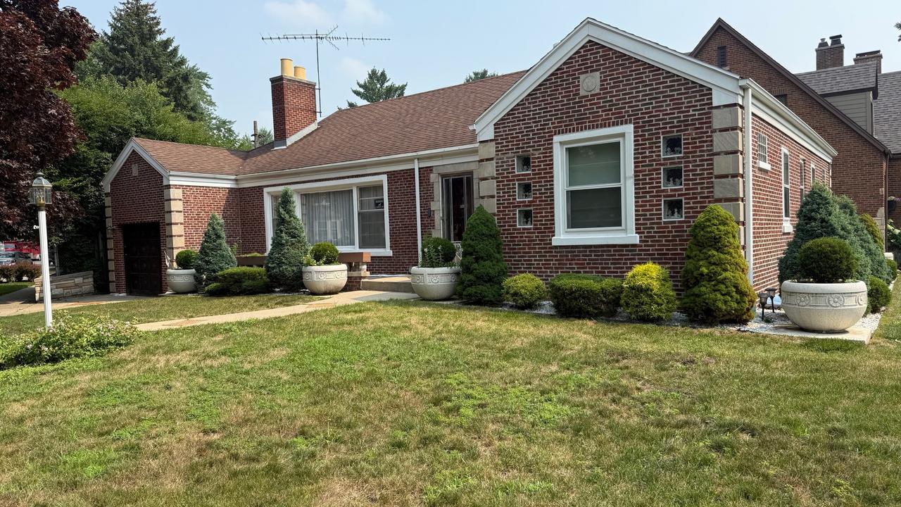 5808 N Forest Glen Ave., Chicago, IL 60646