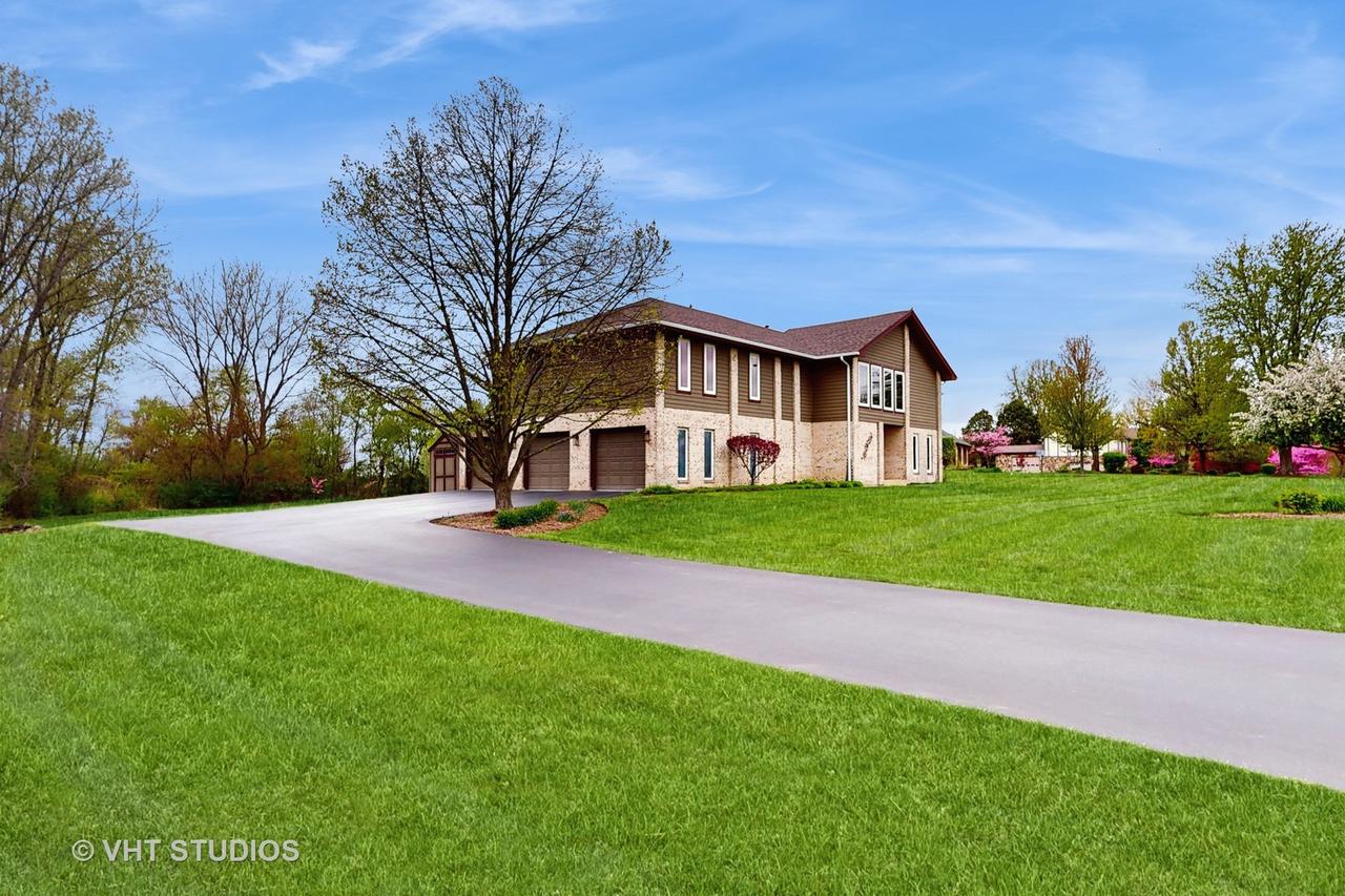 17N560 Hidden Hills Tr., Dundee, IL 60118