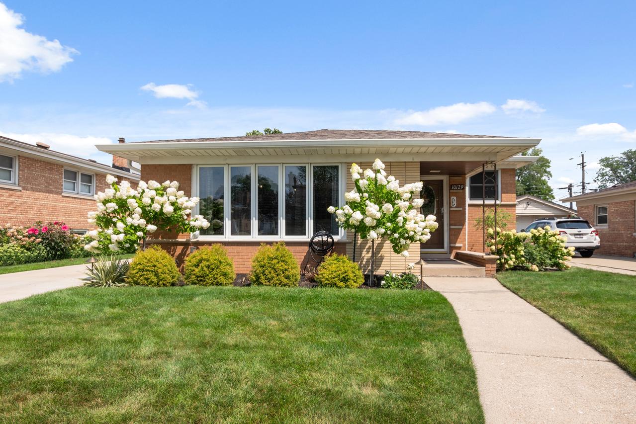 10129 Maple Ave., Oak Lawn, IL 60453