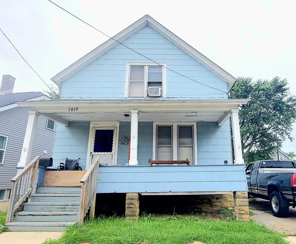 1019 E New York St., Aurora, IL 60505