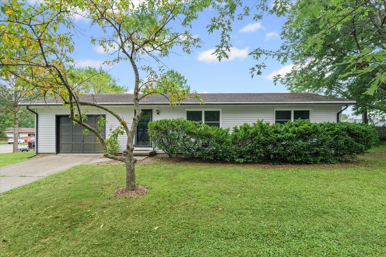 2207 E Country Squire Dr., Urbana, IL 61802