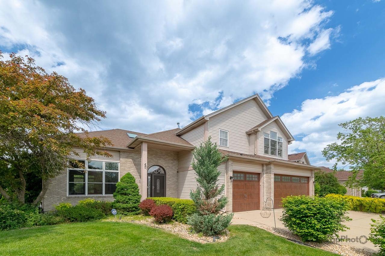 674 Goldenrod Dr., Bolingbrook, IL 60440