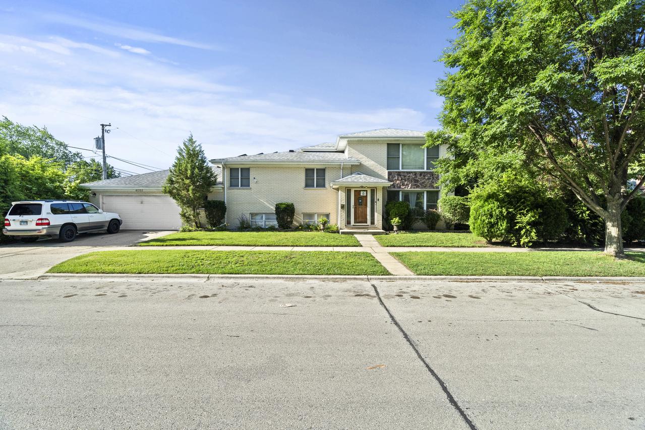 4053 Kirk St., Skokie, IL 60076
