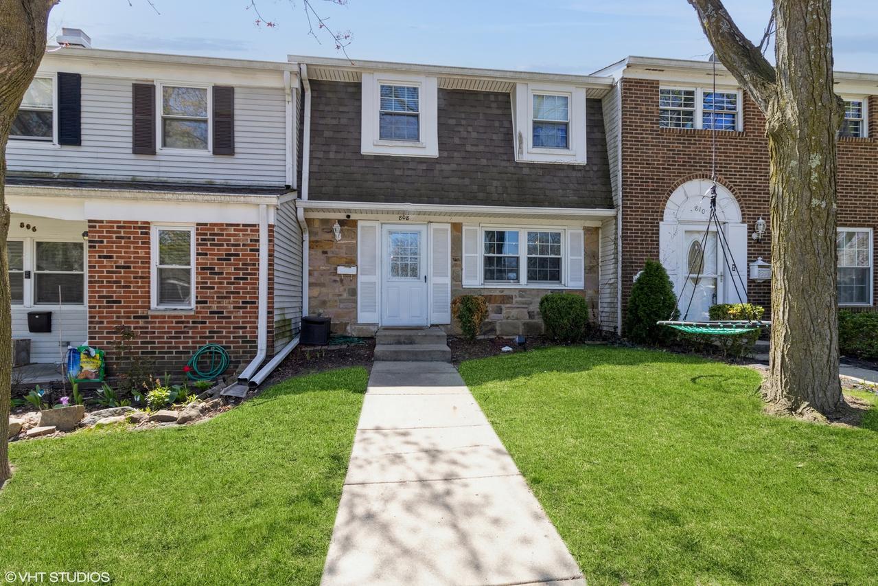 808 Bishop Ct., Schaumburg, IL 60194
