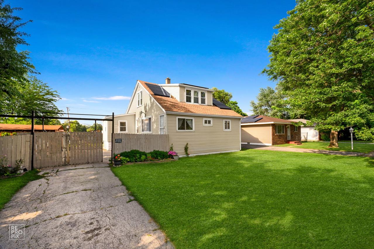 836 Williams St., Calumet City, IL 60409