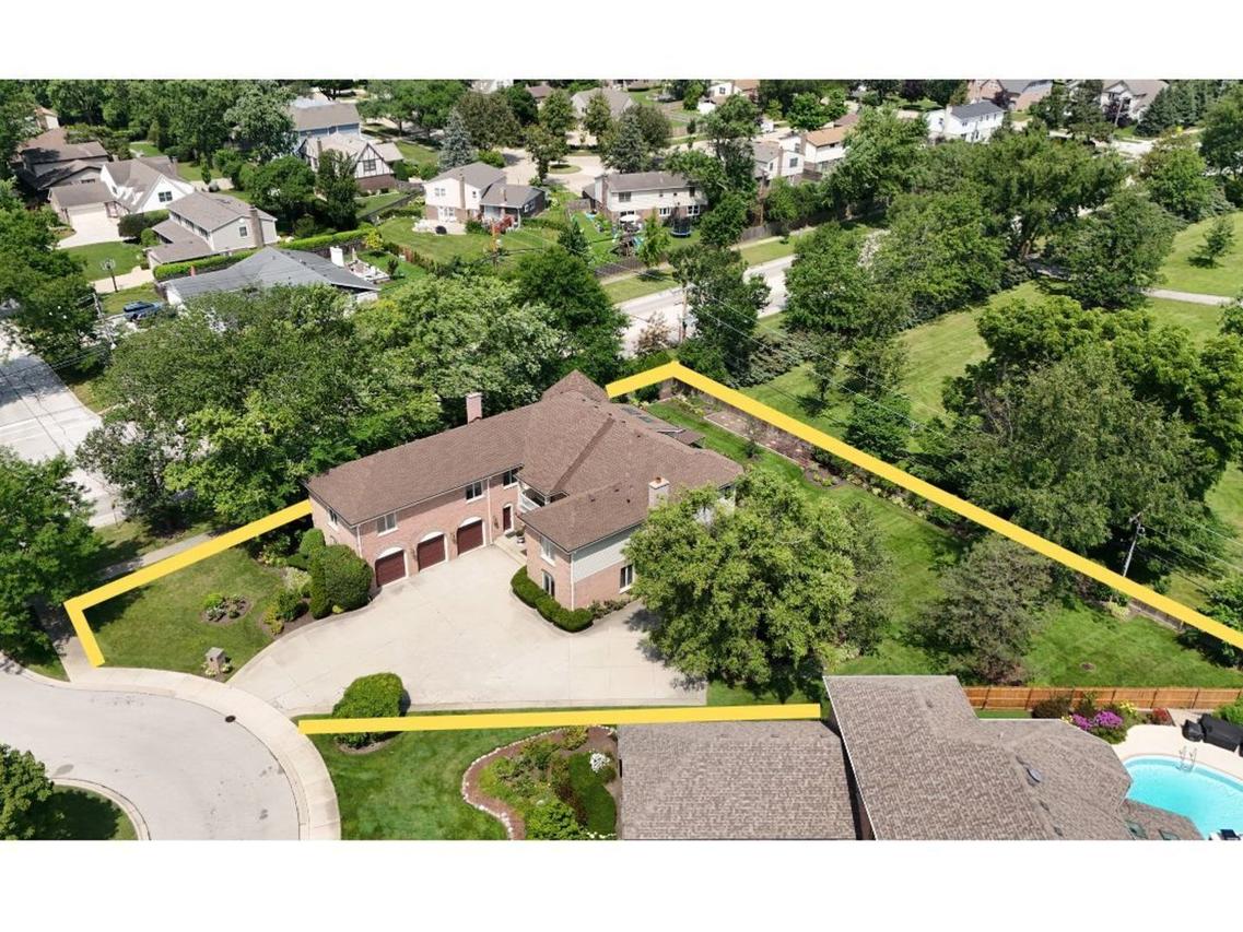 2509 Astor Ct., Glenview, IL 60026