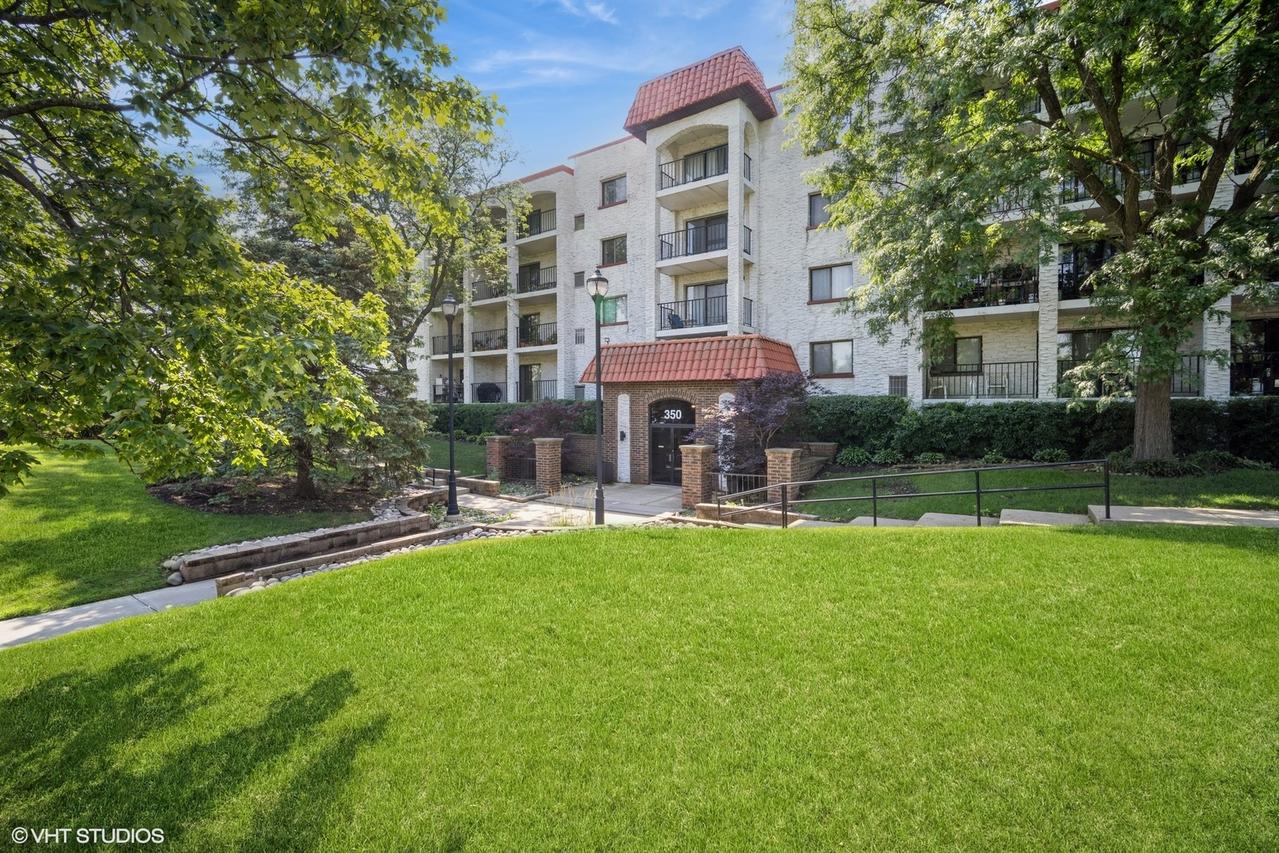 350 Plum Creek Dr. #206, Wheeling, IL 60090