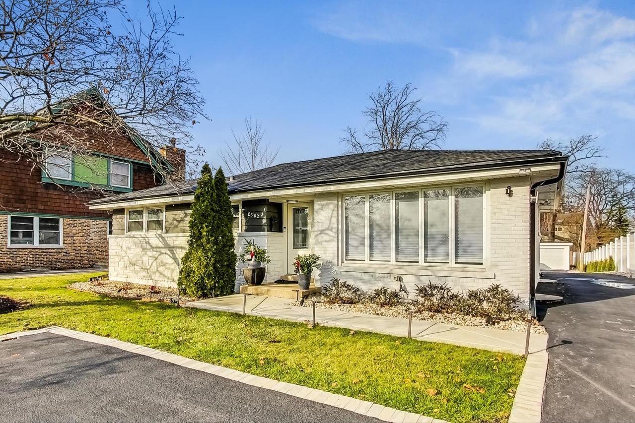 2502 Central Rd., Glenview, IL 60025